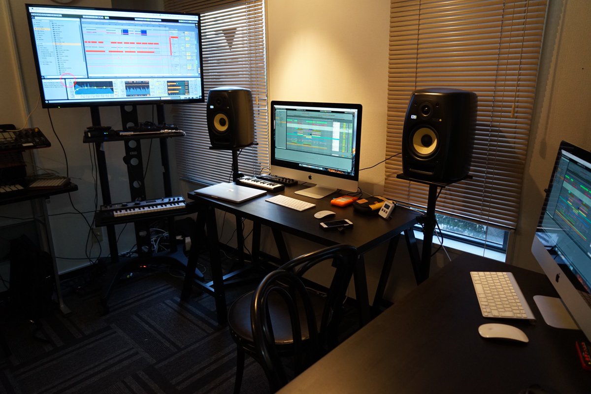 KojiKubota's tweet photo. @TryHardDJ アカデミーDTM Room 🎹🎼
New Imac27inchも入ってご機嫌🤣
もちろんDJ-Set��バッチリ💯‼️

#DTM https://t.co/23Msuhkp9Q