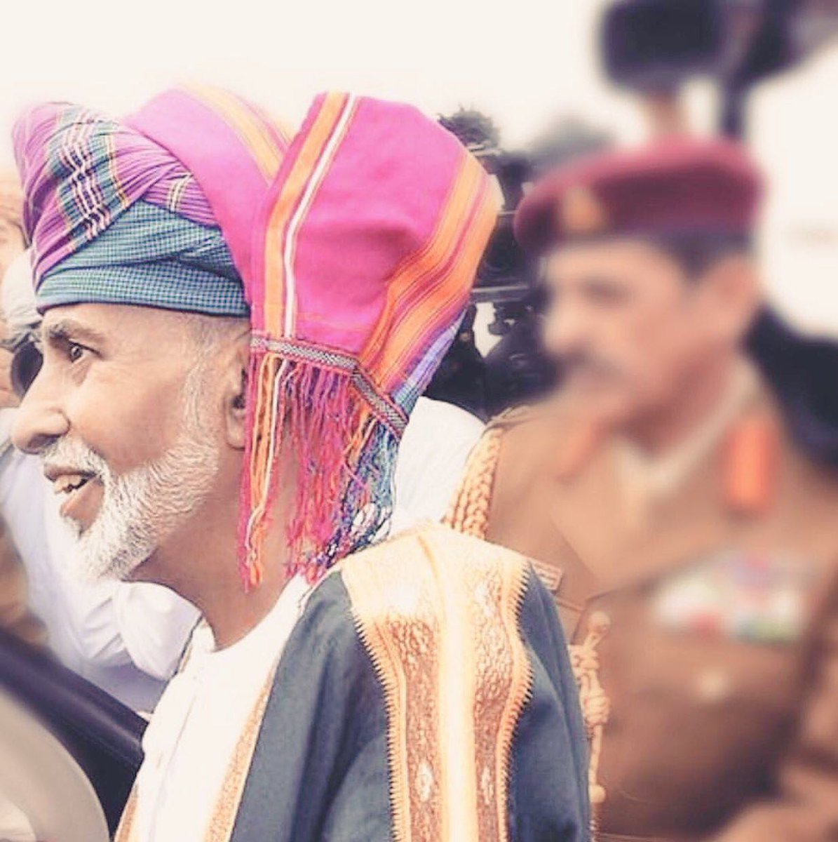 اوامر سامية بترقية المرافقين العسكريين لجلالته. محمد الصارمي الى رتبة عميد اول.
 سليمان الحسيني  الى رتبة عميد محمد الوهايبي الى رتبة عقيد.