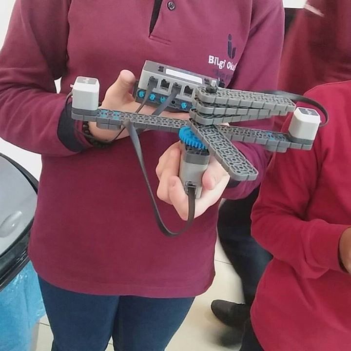 EducatRobotics's tweet image. Samsun Bilgi Koleji öğrencileri robotları kendileri tasarlıyor #VEXRoboticsCompetition #VEXeducation #VEXIQ  #VEXRoboticsTürkiye