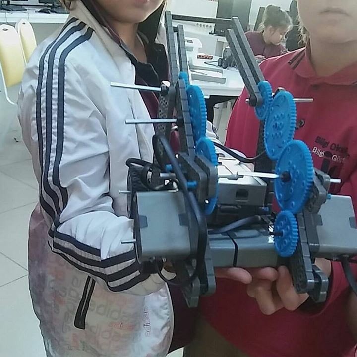EducatRobotics's tweet image. Samsun Bilgi Koleji öğrencileri robotları kendileri tasarlıyor #VEXRoboticsCompetition #VEXeducation #VEXIQ  #VEXRoboticsTürkiye