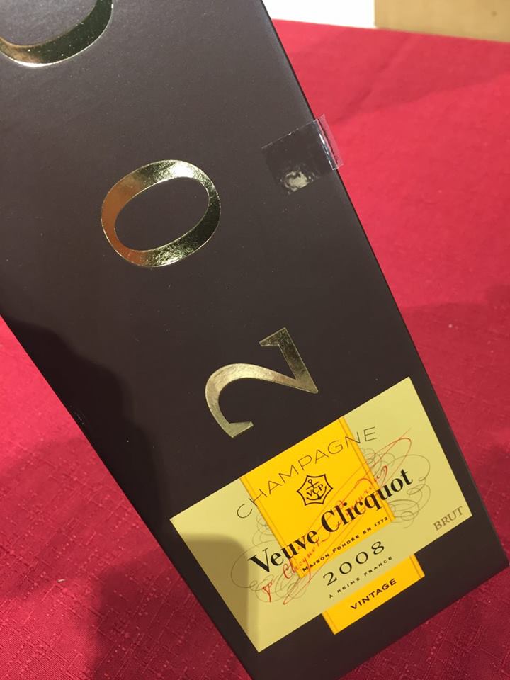 CREDEROOM's tweet image. And we did it!!!! Our first goal reached. @CREDEROOM raised 3 million this morning. Congratulations and many thanks to everybody who helped this happened. Time for another bottle of good old champaign!!!