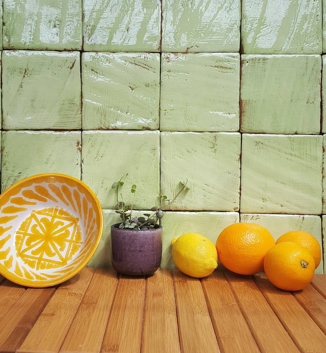 TileDesire's tweet photo. Washed effect tiles 12.5x12.5 cm in colour Pistachio. #Handmade #terracotta.
https://t.co/CEhUivSKws
#handmadetiles #tilestrend #splashback https://t.co/CtXppgcsyN