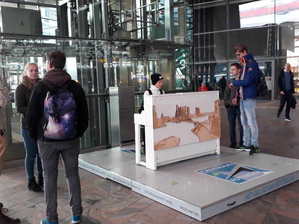 ElskeSchreuder's tweet photo. Zit weer ademloos te kijken naar t mooiste beeld op het grootste scherm: in #RdamCS natuurlijk.
Mèt muziek! https://t.co/vwZfqtpJ4H
