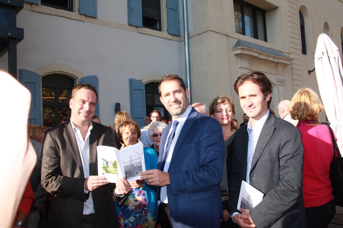 Belle célébration aux #senioriales de Manosque en présence de #ChristopheCastaner pour le Livre "Mille et une vies" sur l'Ancien hôpital