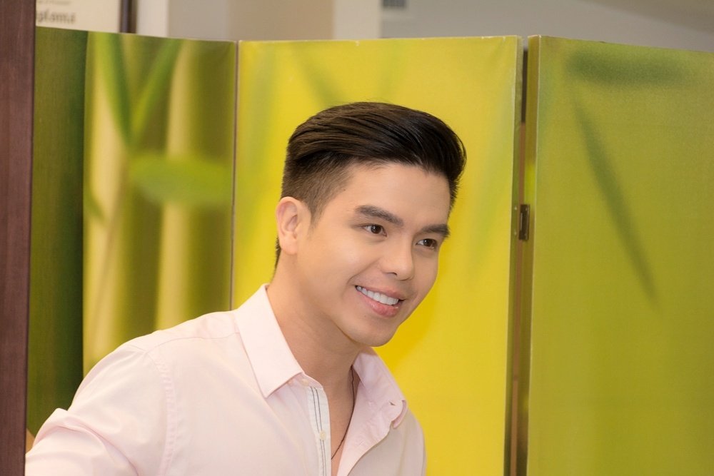 anthonyrosaldo's tweet photo. Nabubuhay ang patay kong puso pag ngiti mo ang nakikita ko.
#HugotUndas https://t.co/GIZW3LSWHW