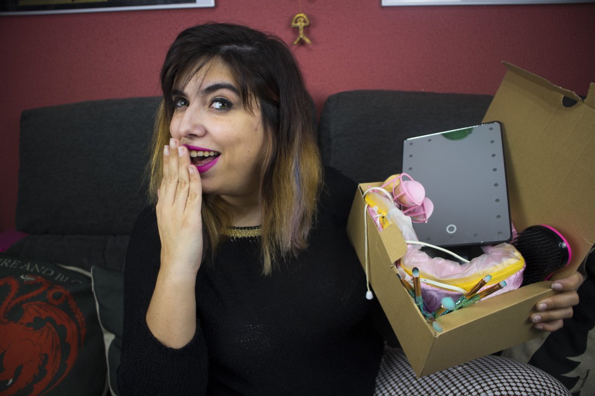 JFRGirls's tweet photo. ¡Hoy te cuento yo mis básicos comprados en @AliExpressES con un nuevo videopost en https://t.co/tiUeucDncZ! #aliadicta #kissmylook https://t.co/p3oPzRhxze