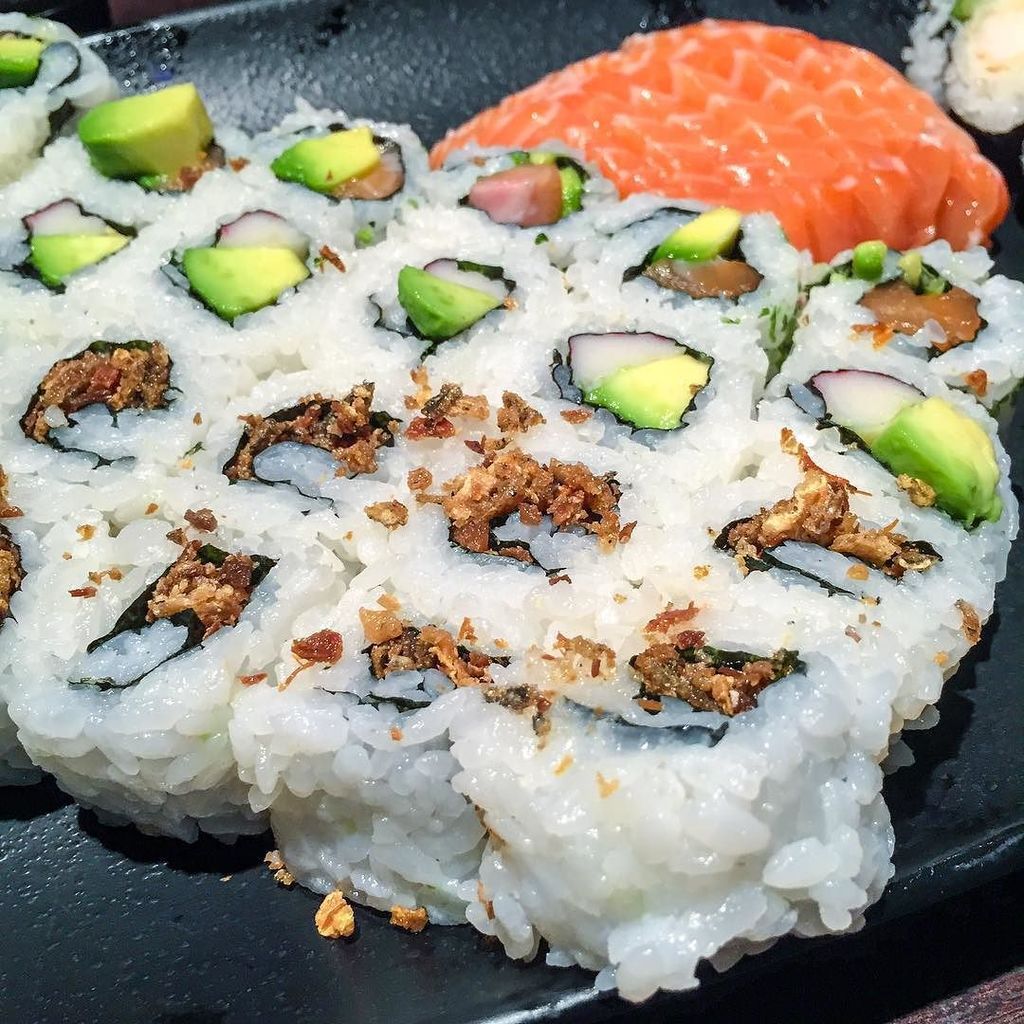 BFinLondon's tweet photo. Yes I know... #sushi is not one of the most exciting or new #foodie things these days ... specially a #sushibuffet @sushisalsacamden where … https://t.co/rapJbvlNGT