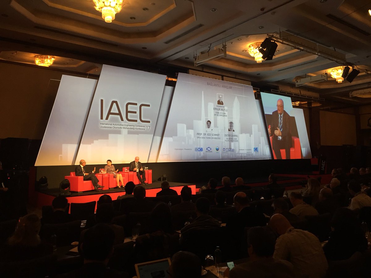 #IAEC17’nin ilk panelinde Ece Schmidt ve Dieter Gabriel akıllı ulaşım ve görüş sistemlerinde ulaşılan düzey ve otonom devrimini anlattı.