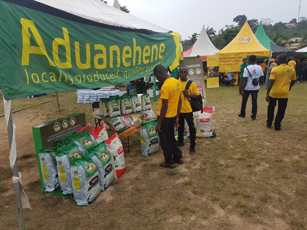 aduanehene's tweet photo. We are live at Assin Fosu, Central Region, to support @Cocoa_Abrabopa. Pass through &amp; grab a bag of #Aduanehene. #StarrChat #morningstarr https://t.co/fIoeyqMVUW