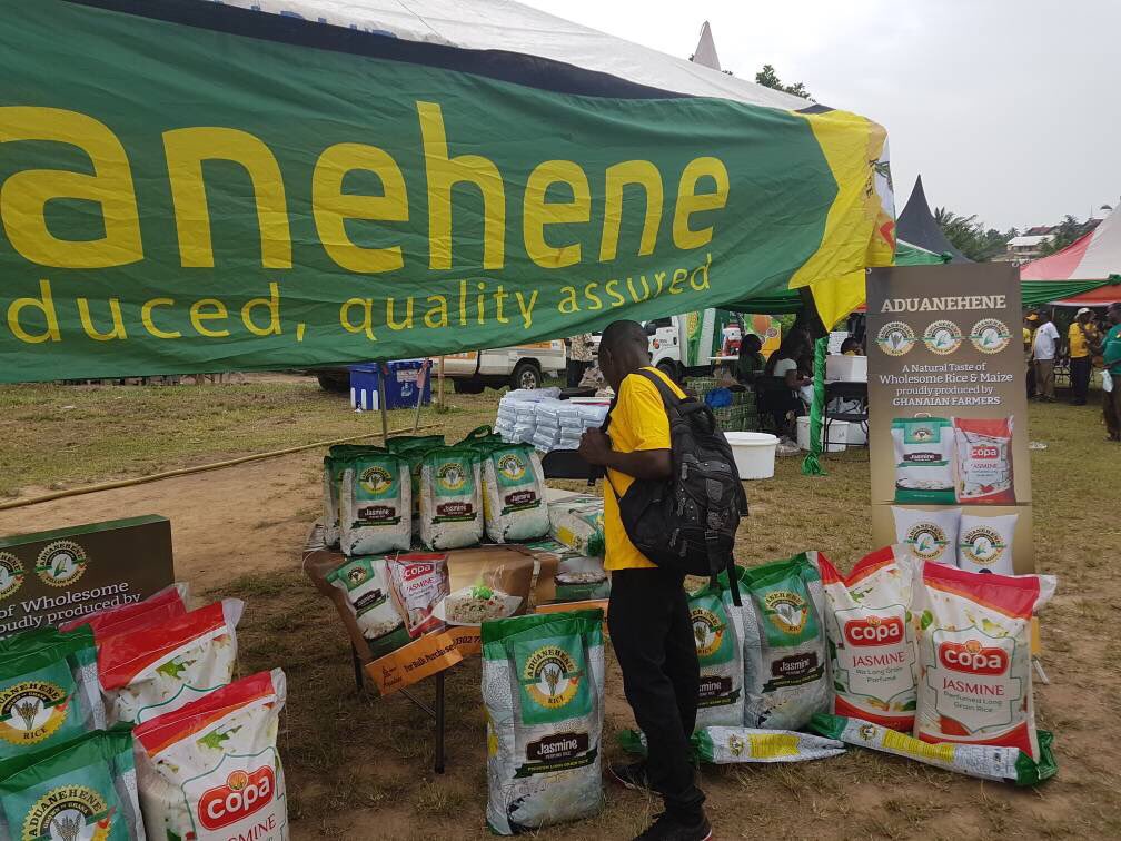 aduanehene's tweet photo. We are live at Assin Fosu, Central Region, to support @Cocoa_Abrabopa. Pass through &amp; grab a bag of #Aduanehene. #StarrChat #morningstarr https://t.co/fIoeyqMVUW