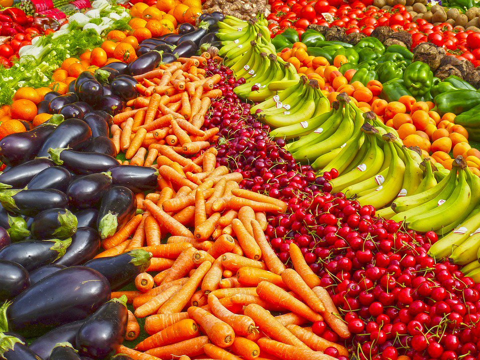 Comemosalasdos's tweet photo. El consumo de algunos alimentos puede estar relacionado con el desarrollo de #cáncercolorrectal. 😉 Te contamos los #mitos y #verdades que existen en torno a este hecho.🍖🥛 https://t.co/BxEfzSCl4g  #AlimentacionSaludable  #Nutricion https://t.co/7yopsU99Tw