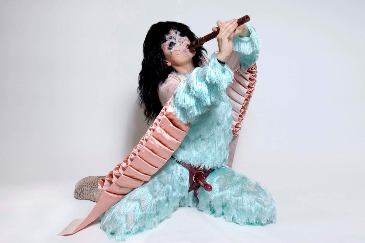 Björk >> álbum "Utopia" - Página 2 DNnesVCXkAAe-Jf