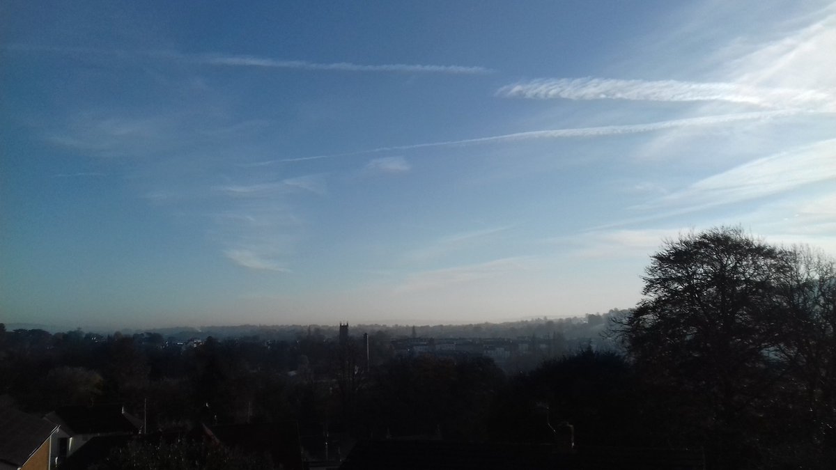haggerzz's tweet photo. Autumn mornings are alright sometimes..... #Tiverton #viewfromaroof https://t.co/3hglkydtdc
