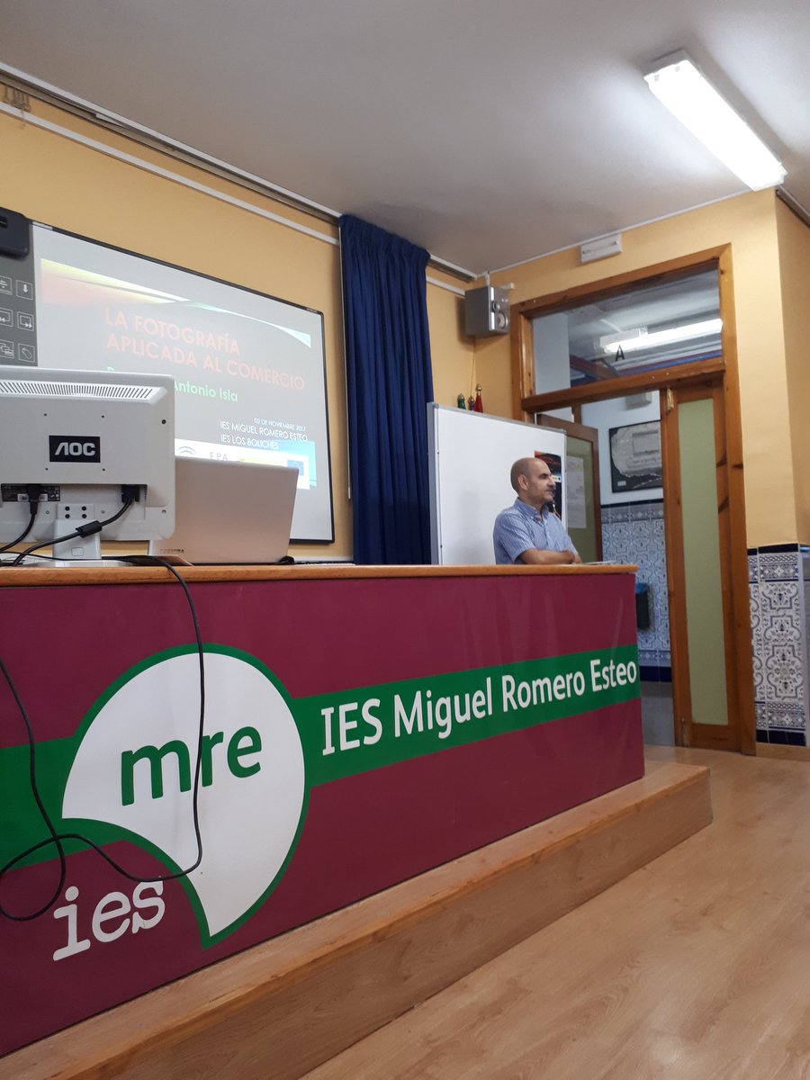 JuanMiguel_AC's tweet photo. Da comienzo el curso de fotografia aplicada al comercio impartido por Juan Antonio Isla #FpCreaComercio https://t.co/sqrv9Q0Pha