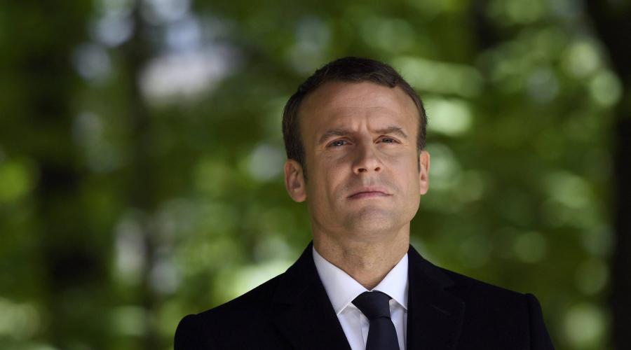 Emmanuel Macron écrit un poème à une ado anglaise fan de la Tour Eiffel dlvr.it/PyqhDj