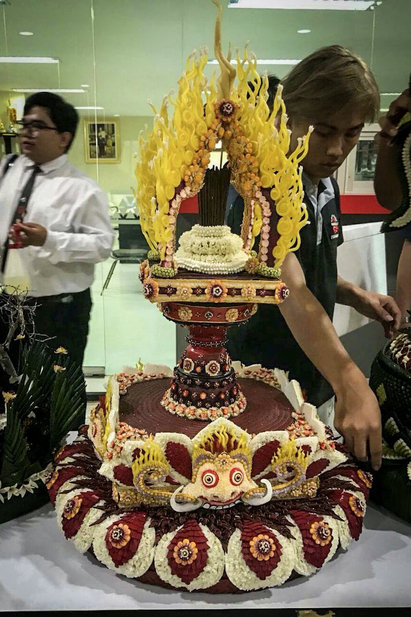 bxxnyarit's tweet photo. กระทงคณะศิลปกรรมศาสตร์ ปี 2560 #TEAMFOFA #สินกำ #ทีมมศว #SWU https://t.co/rTCcthTHtN