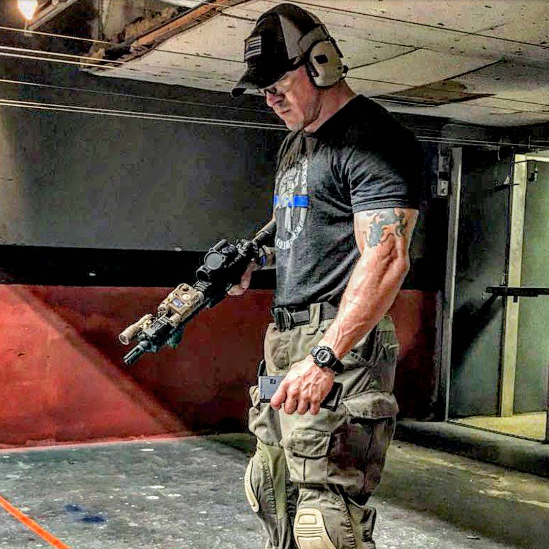 OPSMENTECH's tweet photo. Insta LEO @kable_official daily range training, big fan of M31💪💪
#rangetraining #LEO #EARMOR #M31 #headset #hearingprotector #AR15 #pewpew https://t.co/giMW3VyBNf