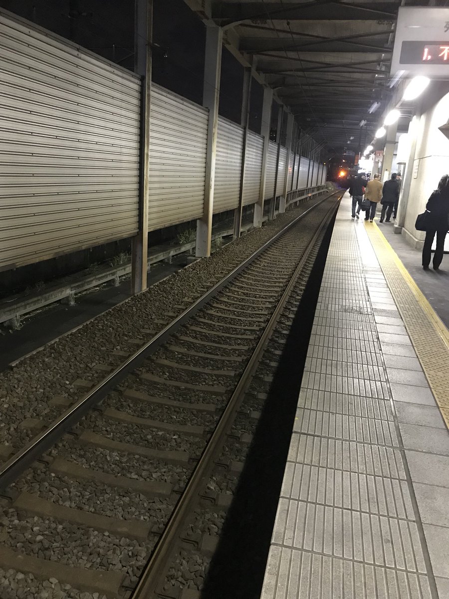 kylebdotcom's tweet photo. New York MTA, a subway track,no garbage on it. It can be done.Improve your facilities. MTA is gross. #MTA #nycsubway #hirequalityemployees https://t.co/mogJhulcSz