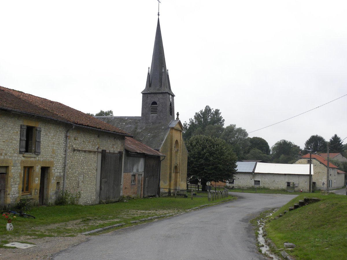 realtime_hist's tweet photo. Two pictures of the same street in Exermont, France, taken in 1918 and 2010 respectively. 

(1st image from National Library of Scotland) https://t.co/HRMxJGgiDB