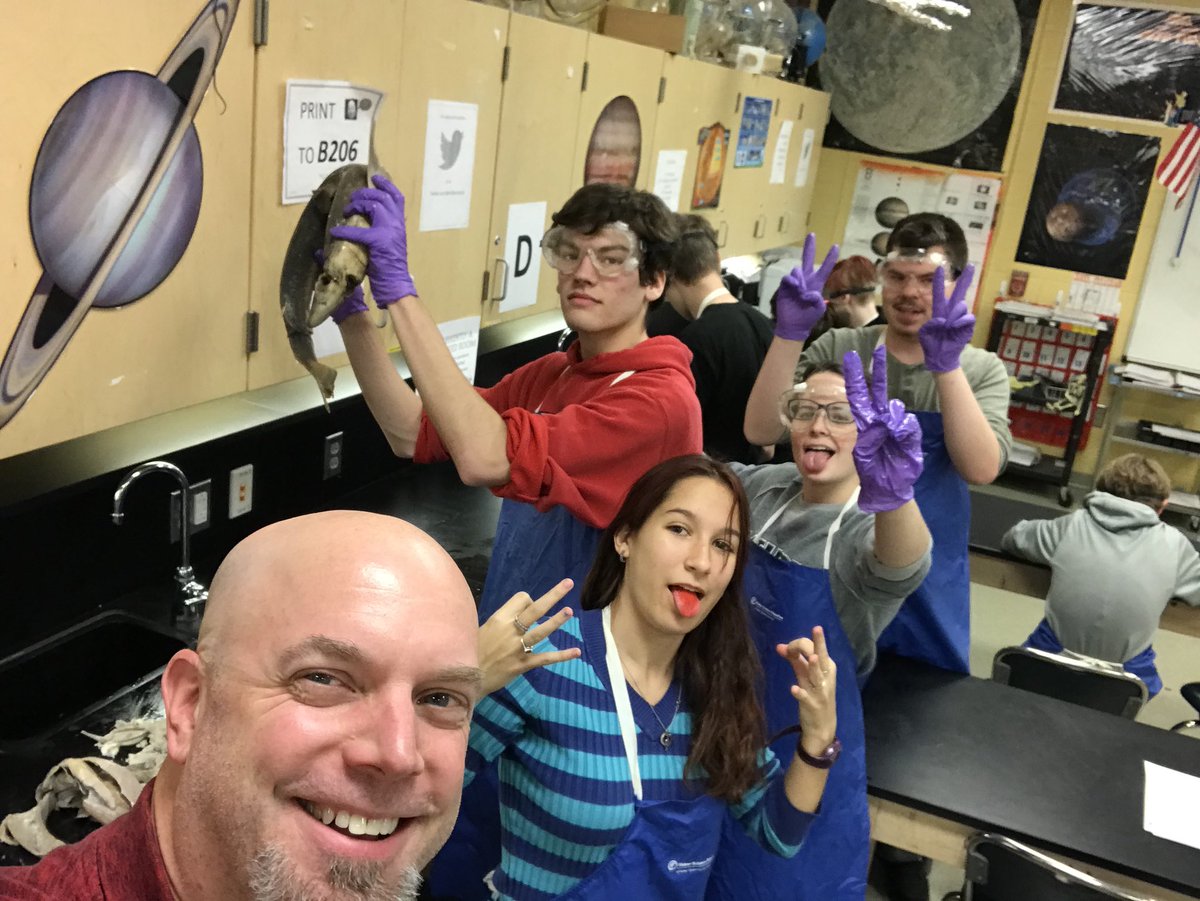 BAHSMcIntyreG's tweet photo. More #sharkdissection fun #bahsmarinescience #bahs https://t.co/Ua3bFvslMG