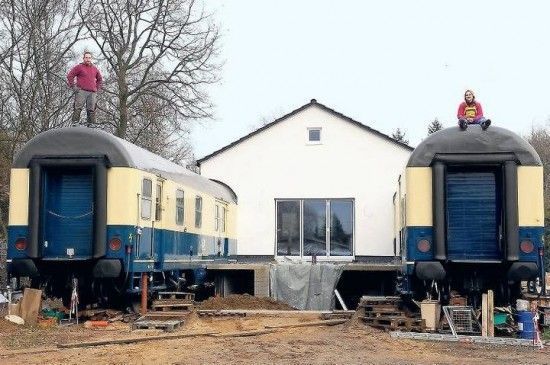 SE7BuildersLtd's tweet photo. German Couple Convert Vintage Railway Cars Into House https://t.co/DdG0bXX9z6 https://t.co/aY6ZxcgD1Y