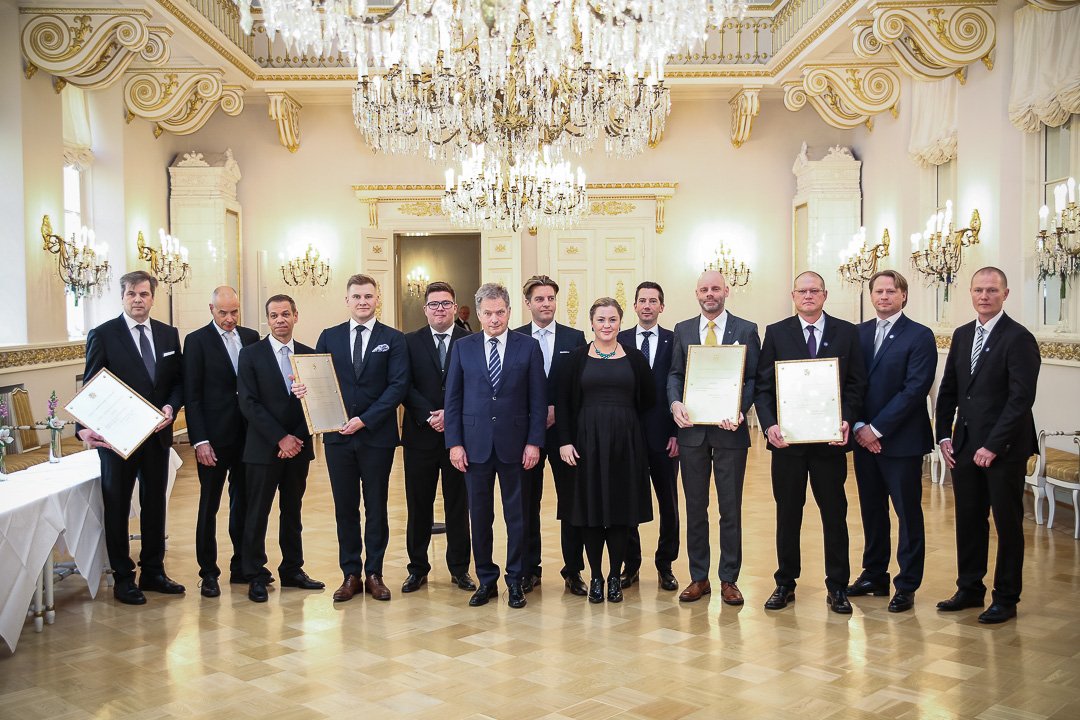 TPKanslia's tweet photo. Tasavallan presidentti jakoi kansainvälistymispalkinnot. Onnea iLOQ, @frameryfinland, @FiBAN_org ja Ponsse! #TPKVP #Suomi100 https://t.co/nsOl3y7QpK