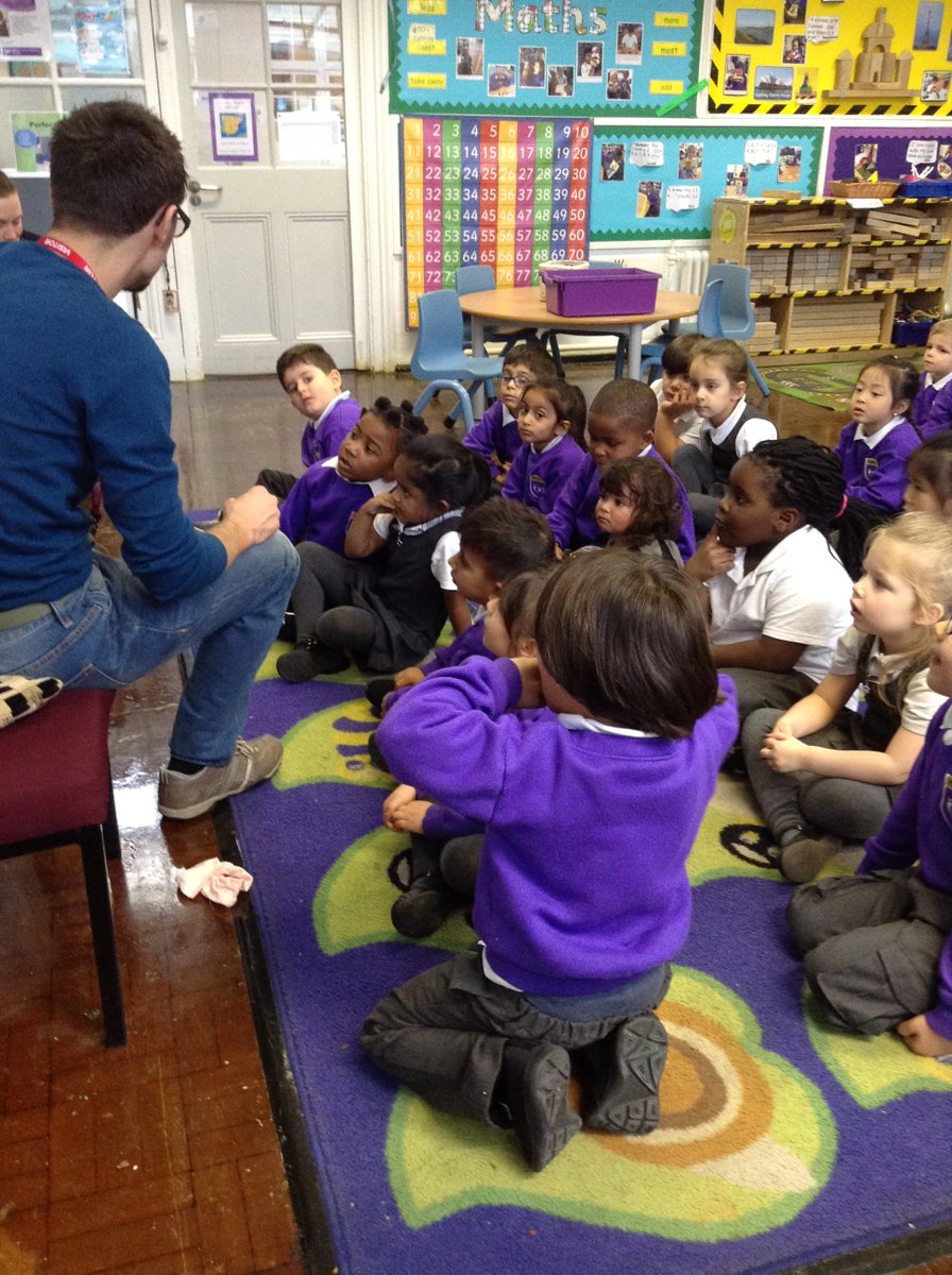 HPA_Philip_Lane's tweet image. Leon class had Ketan&apos;s dad read #RoomOnTheBroom to them, they loved it! You are welcome to come and read to us too! #HPAPLLeon