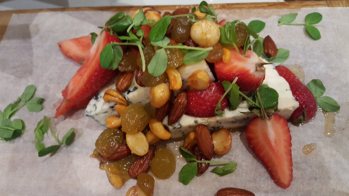 Lentilsandlace's tweet photo. Lunch time meeting @ TsogoSun #CapeSun #harvestmenu @48hrsincapetown @Lentilsandlace @nkhanct #food48 #travel48 https://t.co/GptCkS98aj