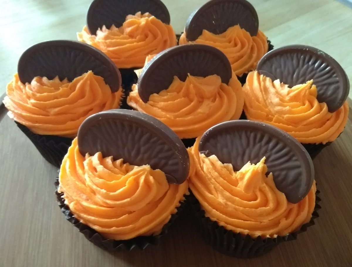 flutterbiesgy's tweet image. Chocolate Orange Cupcakes 😀