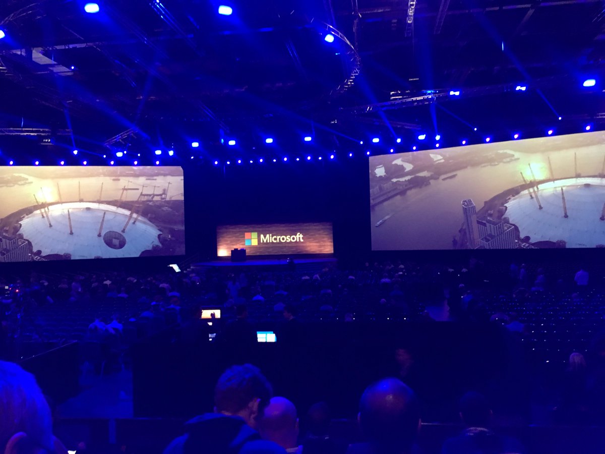 StyleTechDev's tweet image. #FutureDecoded, what a fantastic event! Day 1 was so exciting seeing the future of #QantumComputing, #Opensource and #Azure! @MSFTBusinessUK