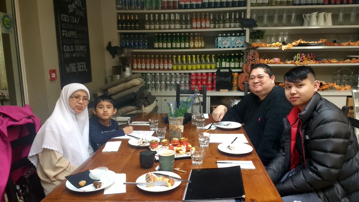 Halal food tour yesterday with Zarina and her family 😊.

#halalfood #halalfoodtour #halal #foodtour #kinsale