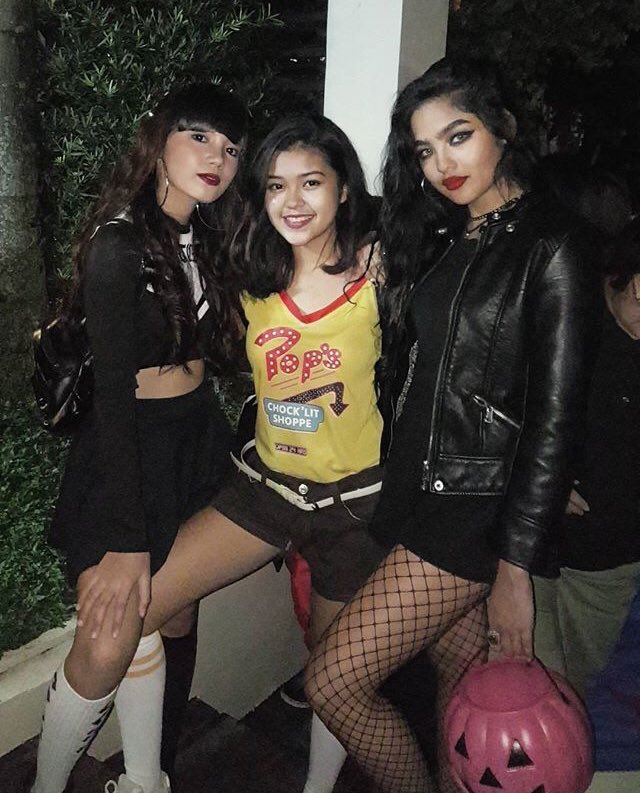 BrillantsOFC's tweet photo. how to slay your halloween party ft. andreaโs squad ๐๐ฅ๐ธ #riverdale #CWHalloween https://t.co/TGLFerutrO