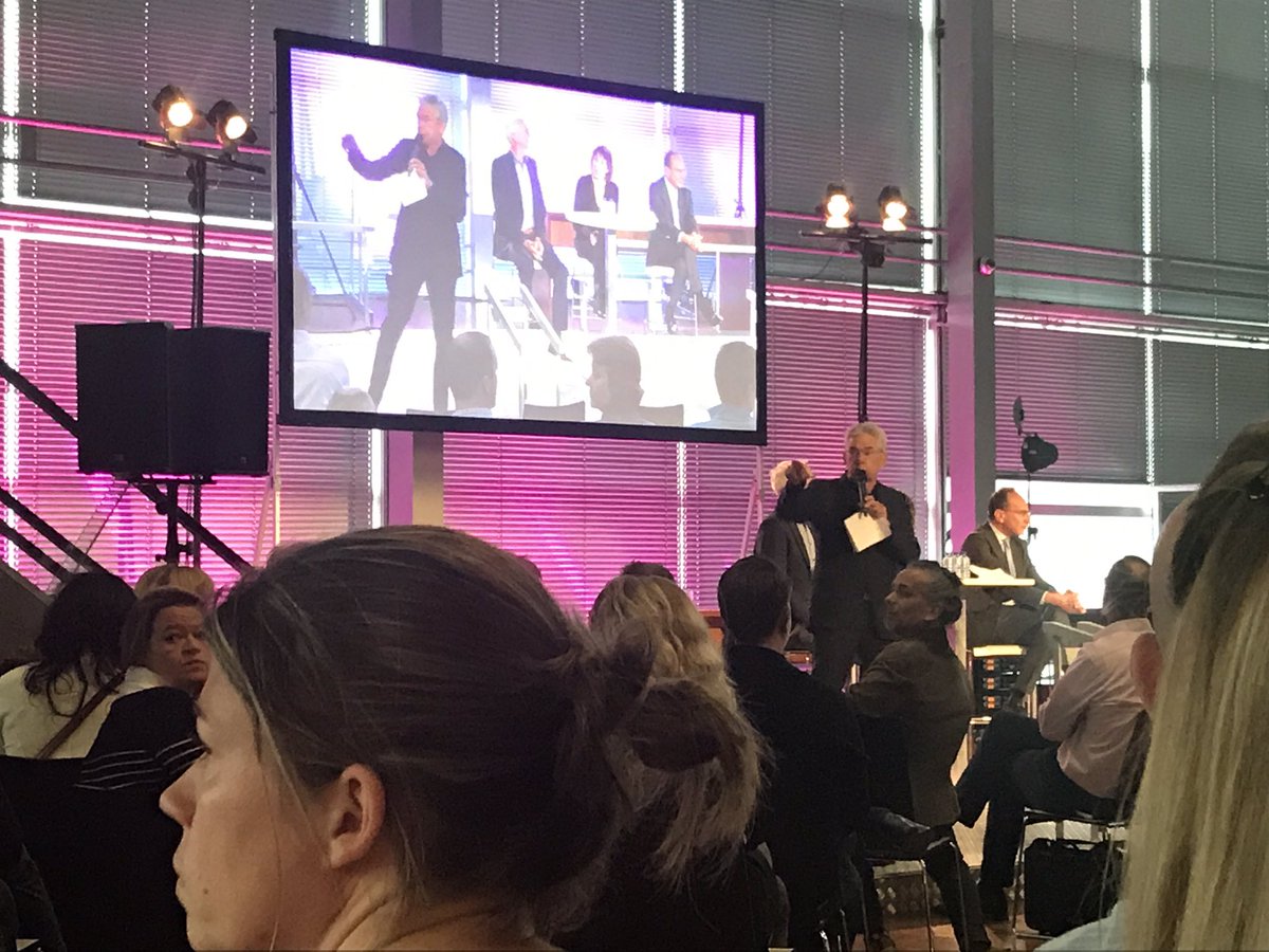 simoneteeuwen's tweet photo. Dag van het onderwijs @Inholland. Over kennis delen,onderwijsinnovatie en digitalisering. Met Oa. @JetdeRanitz @WesthoekEric https://t.co/oX0EwC8hME