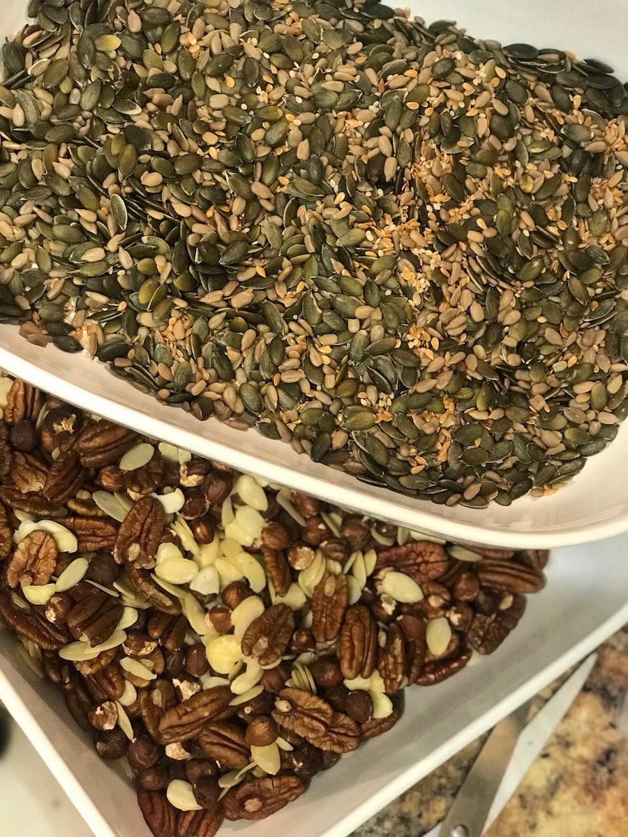 ZestlyBox's tweet photo. Easy healthy breakfast. Bake some seeds and nuts, toss it with granola or oats and fresh berries. Breakfast done! https://t.co/npXHWuLZIX