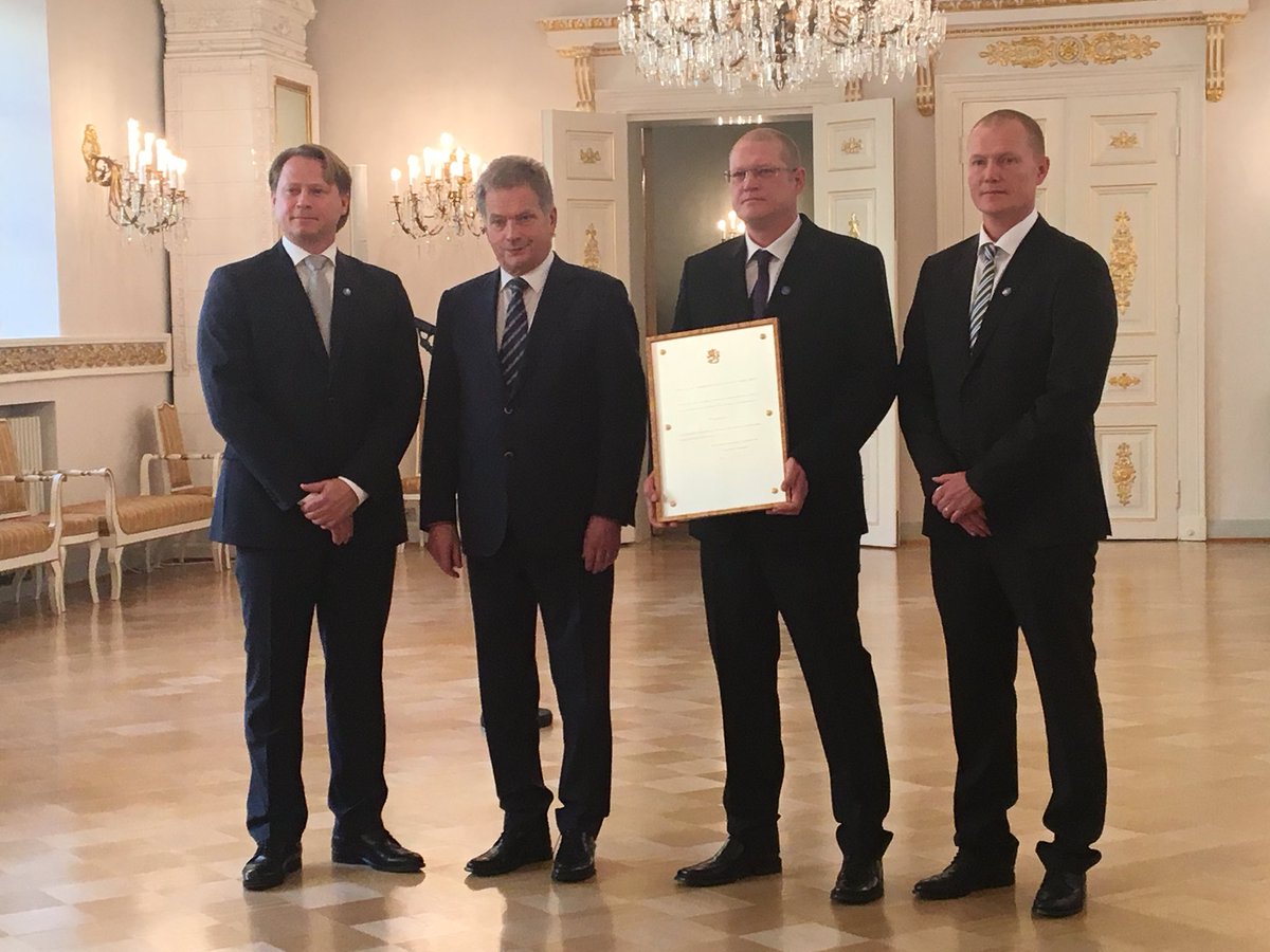teamfinlandfi's tweet photo. #Ponsse lle #TPKVP erikoispalkinto. Uranuurtaja digin, teollisen muotoilun soveltamisessa ja palvelukehityksessä. #Suomi100 #TeamFinland https://t.co/eA2KBsxXit