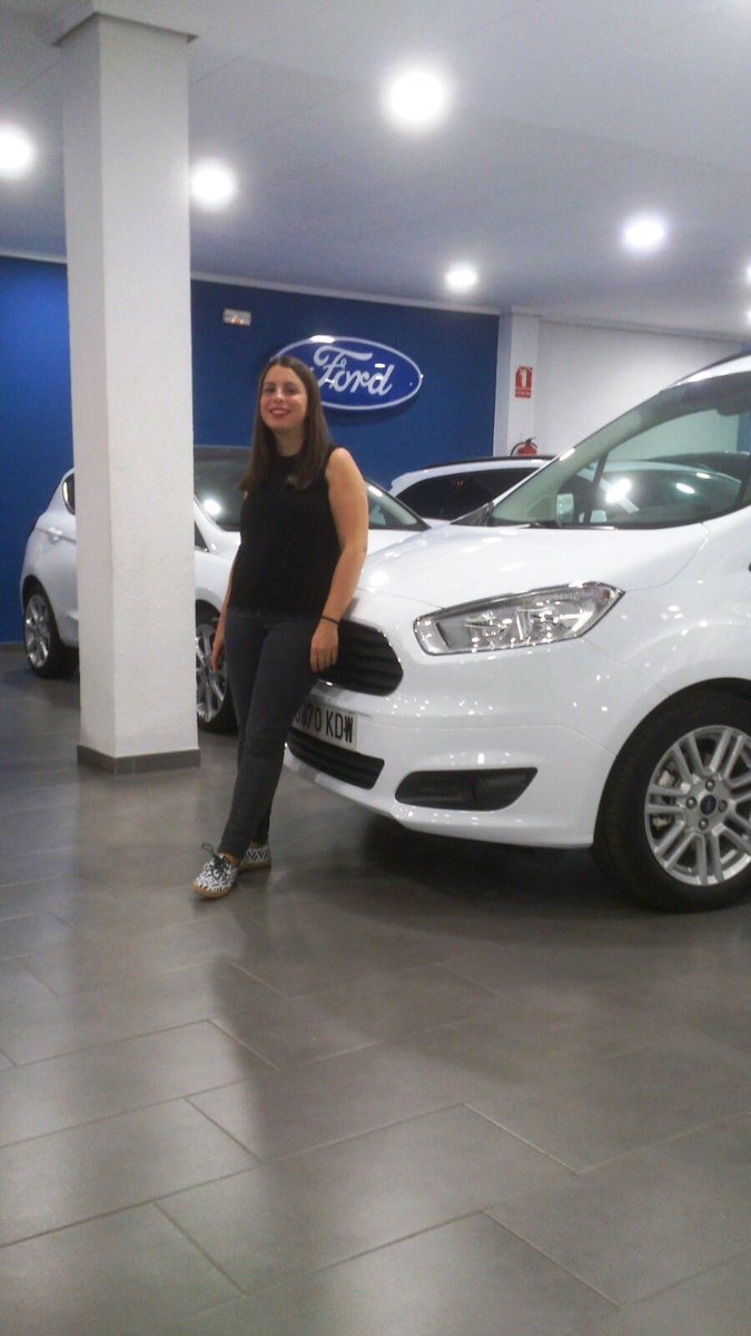 FordHsalido's tweet photo. Verónica y su nueva compañera de aventuras,esta magnifica #FordCourier!! Enhorabuena. https://t.co/0CHnc1tiiC