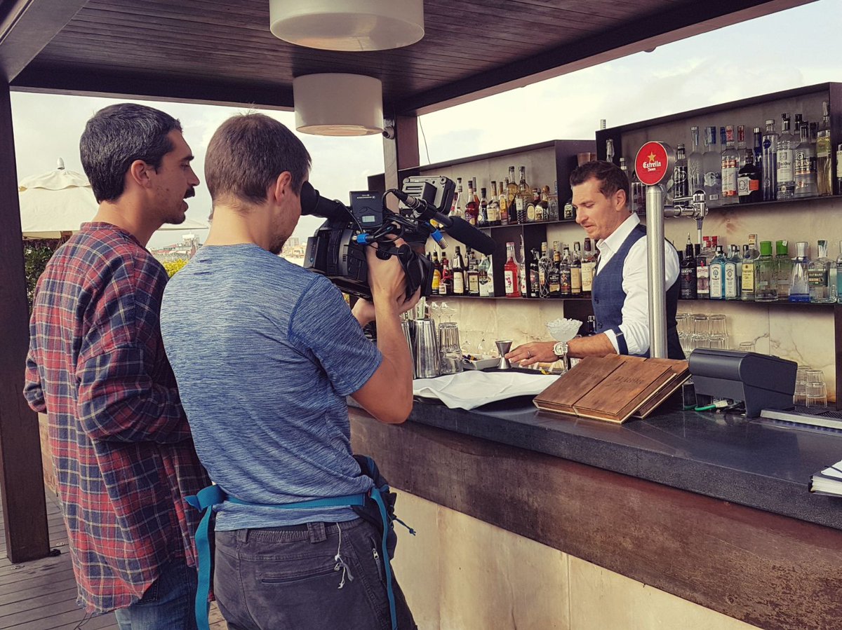 Hotel1898's tweet photo. ¡Rodando en #LaIsabelaBarcelona para #HotelesConEncanto!

#Hotel1898 #H1898 #Barcelona #LaSexta #filming #TV #terrace #rooftop https://t.co/M8AvUuANis
