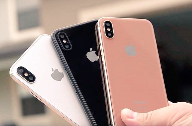 afaq880's tweet photo. هذه #ألوان جهاز #ايفون x ،
ما يميزه هو اللون الجديد " النحاسي "
#iPhoneX https://t.co/2Jjb8IdJ48
