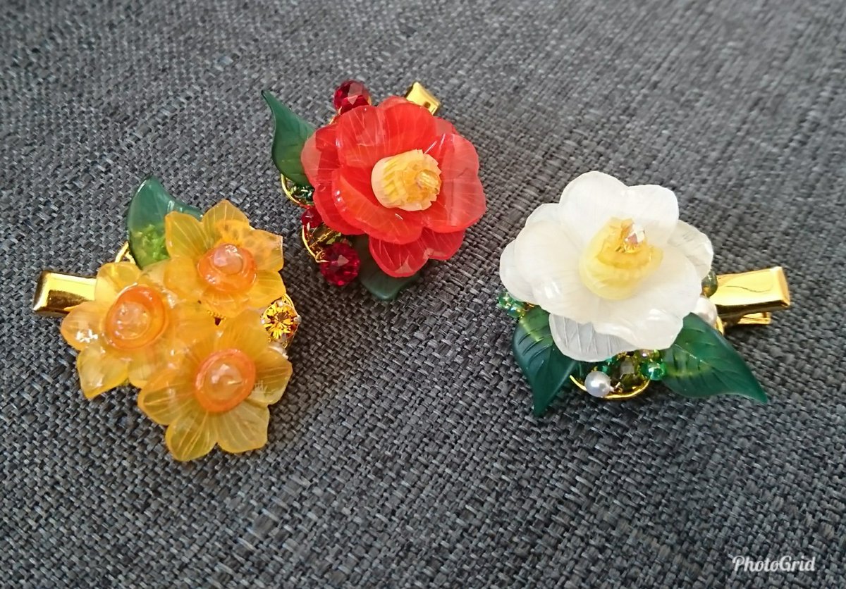 みみ Sur Twitter 椿は去年考えた型紙を少し変えてよくなったかなーと ２枚目が去年の椿 あとスイートアリッサムのブローチと蝋梅イメージの花を 蝋梅 作って組み立てたはよいけどなにに使ったらよいかわからずお蔵入り感w