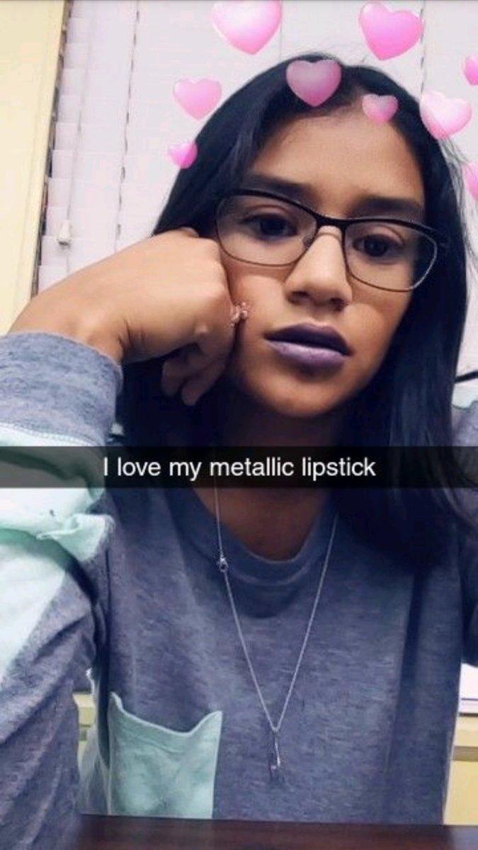 Jennie33016's tweet photo. I love the new Maybelline Voxbox the #mattemetallic lipsticks were amazing!!💕 i love the color smoked silver #influenster #mattemetallic https://t.co/aSDfGRTZyb