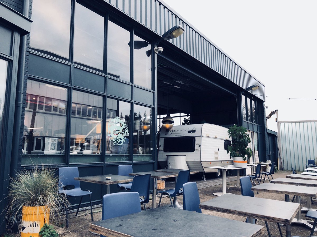 Rara, waar staan wij vanavond verdekt opgesteld? 
#feestje #utrecht #feestcaravan #karaoke