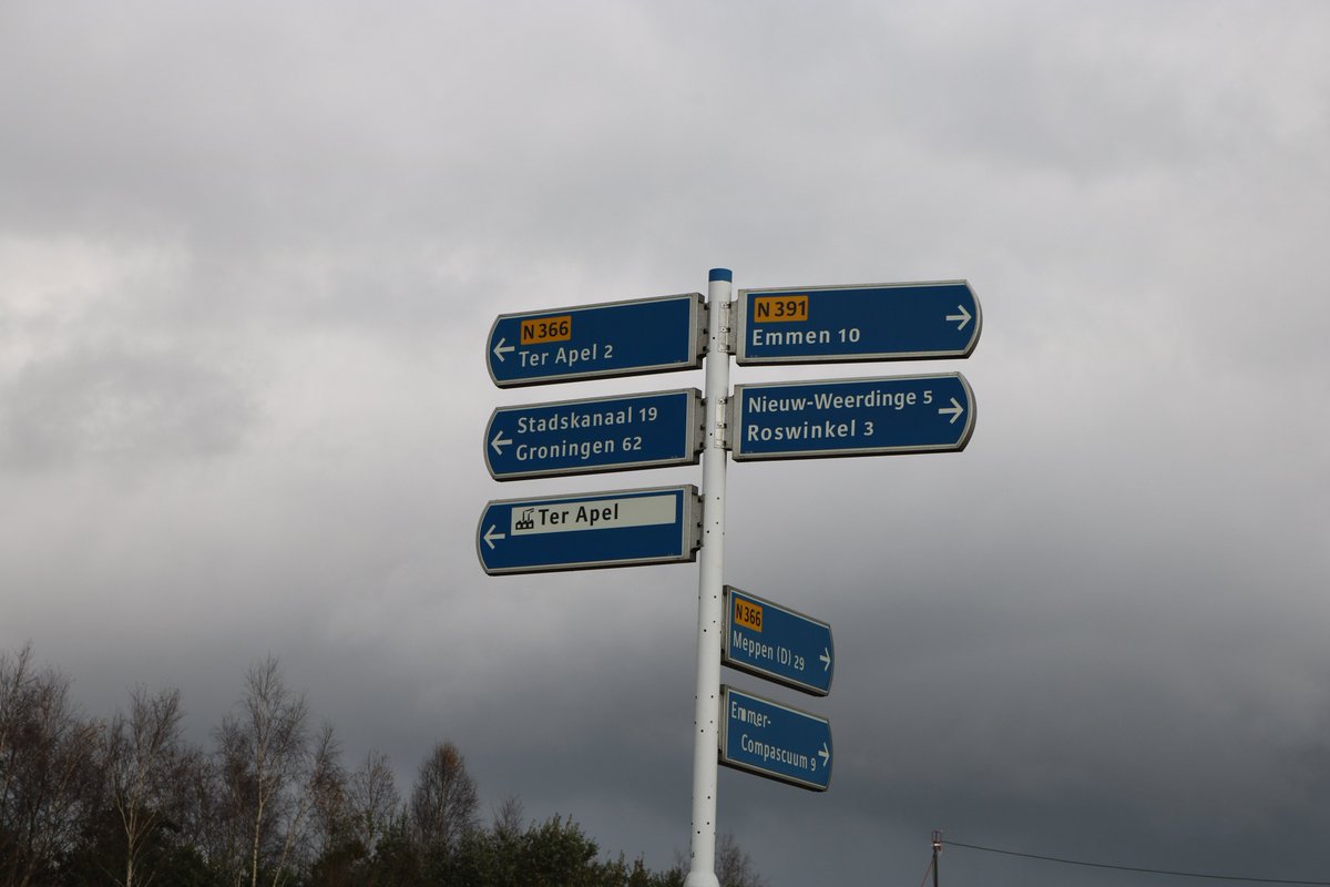DeRooWegen1932's tweet photo. Ongelijkvloerse kruising N366/N391, tijdelijke rotonde deze week in gebruik genomen. #DeRoo @NONAKBV https://t.co/uUubdYXClU