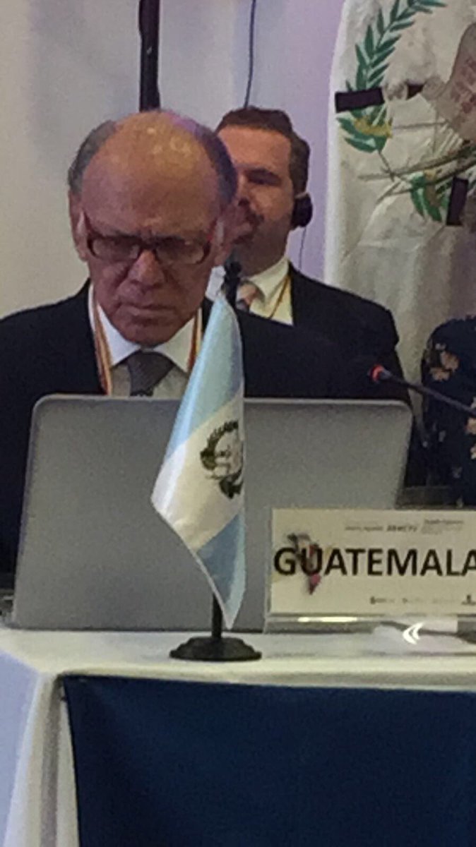 Trust4Americas's tweet photo. 🇬🇹“La Tecnología debe estar en planes de desarrollo de los países" Hugo Figueroa Dir.Innovación @senacytgt y Pdte #COMCYT #CIDI #REMCYT2017 https://t.co/oFFRsGtnoN