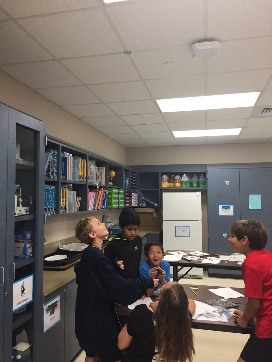 ChristyHuse's tweet photo. Learning about reflection and refraction in the science lab @STEMscopes #twehowl #labdaysarethebest #chattyclass https://t.co/rtj7XIiQp1