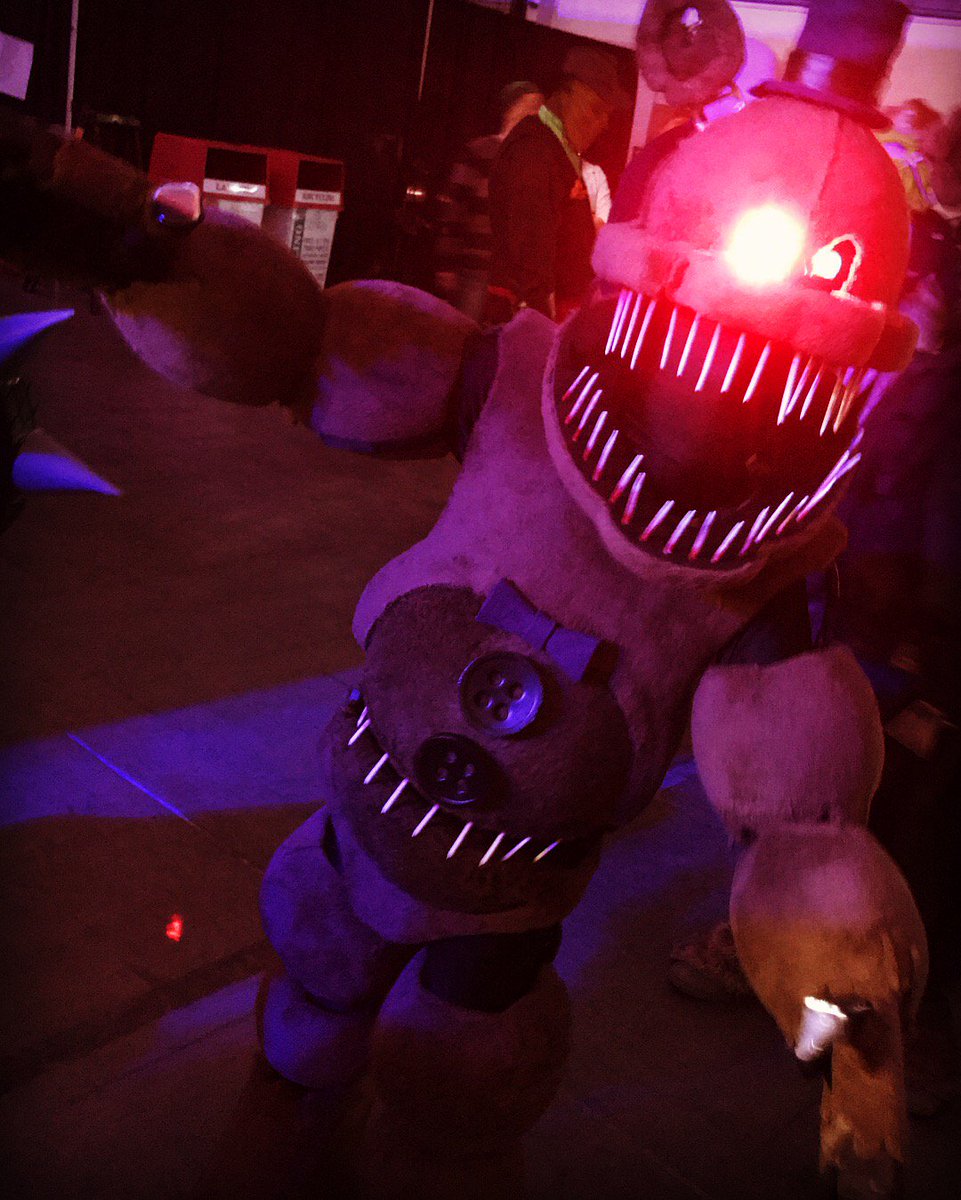 Did you catch #NightmareFredbear at <a href="/fear_con/">Fear_Con</a>? 🐻☠️
#fearcon #cosplay #kidscosplay #fnaf #fivenightsatfreddys #freddyfazbear #fnafcosplay