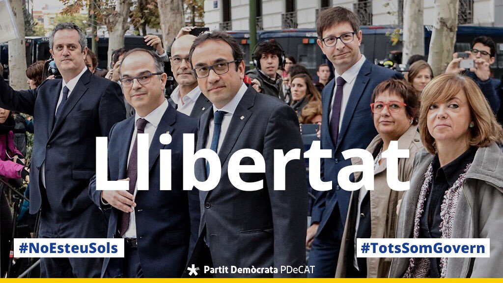Pdemocratacat's tweet photo. 🔵 Mai podran empresonar les nostres idees i institucions ❗️#Llibertat per als nostres legítims representants 🙌🏻 #TotsSomGovern https://t.co/p6yVCRXxow