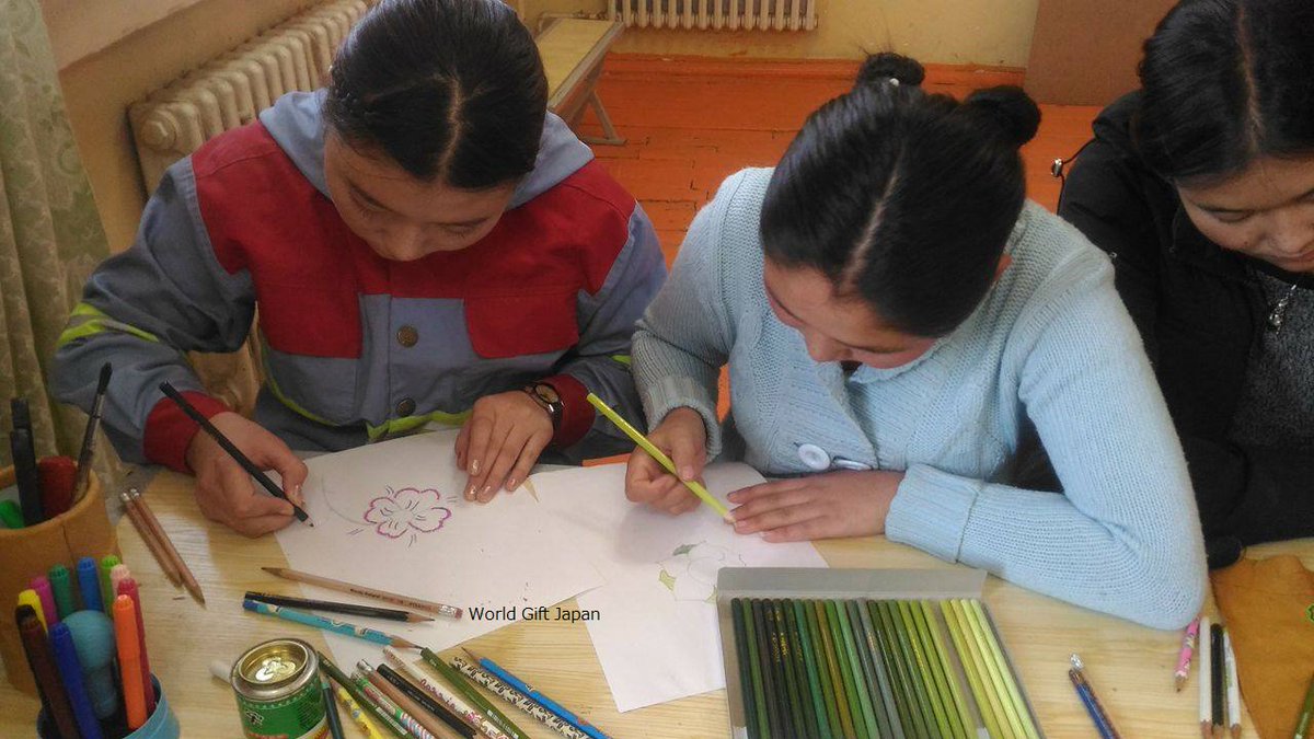 ワールドギフト国際支援ngo 再利用 寄付活動 モンゴルの職業訓練校 手工芸クラスへの寄付 記事を追加しました T Co 6c4uo6koc2 モンゴル 職業訓練 ワールドギフト 色鉛筆 寄付 Donation Stationary 文房具 デザイン イラスト 訓練