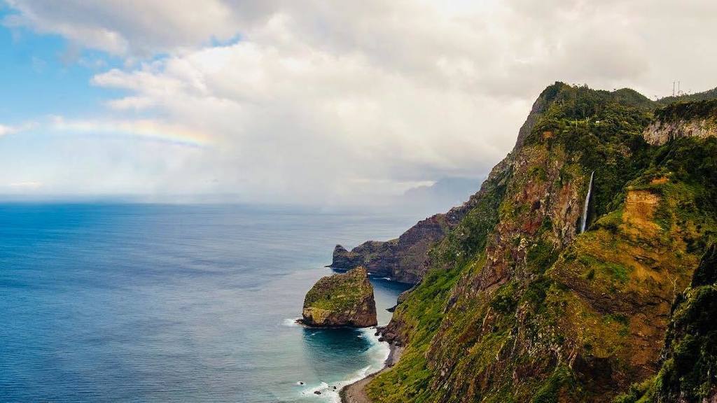 traveltomadeira's tweet photo. There’s a rain in the north coast #madeira #madere #madeiraisland #ilhadamadeira #madeiraallyear #visitmadeira #north #northcoast #northsid… https://t.co/jFE73NgvSW