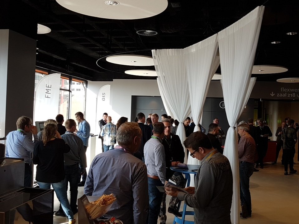 ernstvanzuilen's tweet photo. Interactie tijdens lunch #Obsurv Gebruikersdag 2017 https://t.co/5swUuxBIiD