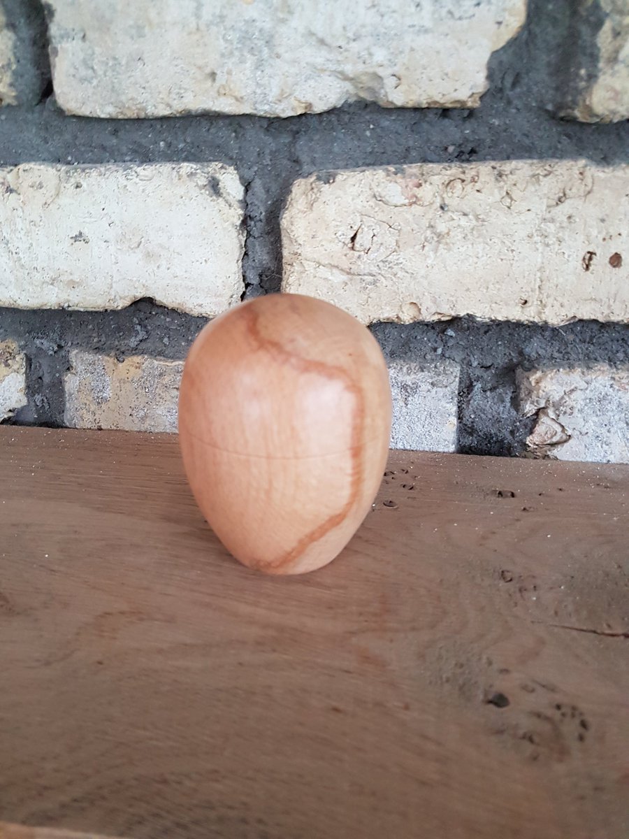 foneachtain's tweet photo. Flame beech turned box https://t.co/SXrVbOwbL4